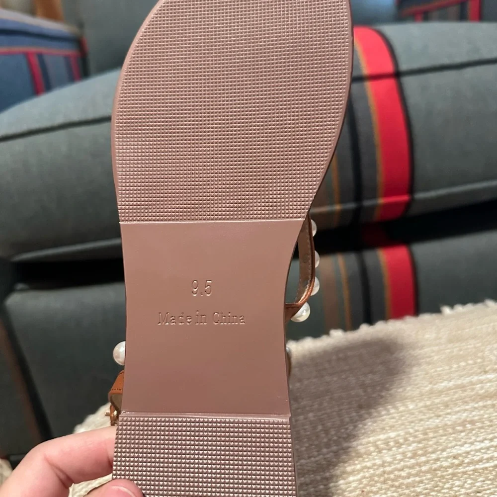 3 for 1 cute sandals! Size 9-9.5 - Picture 2 of 12